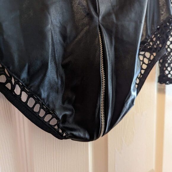 MUSIC LEGS Fishnet WET-LOOK V SHAPE TEDDY Zipper Long Sleeve Sexy Halloween NWT - Picture 16 of 16